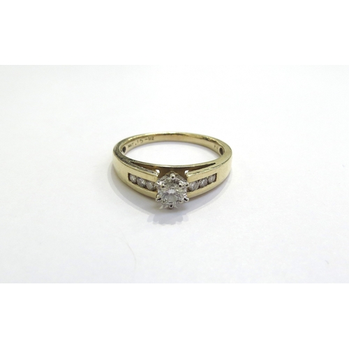 6304 - A diamond solitaire ring with diamond set shoulders, stamped 14k. Size R/S, 4.1g