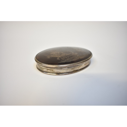 8020 - An early to mid 18th Century oval tortoiseshell and silver snuff box with stand away hinge. The top ... 