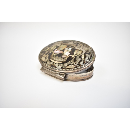 8012 - A late 17th/early 18th Century tortoiseshell and silver oval snuff box with stand away hinge.  The t... 