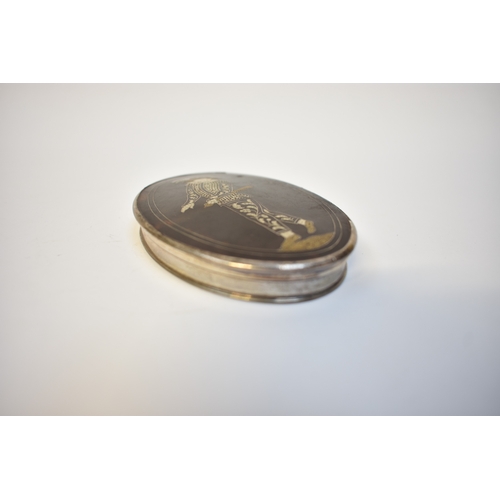 8017 - An early 18th Century tortoiseshell and silver snuff box with stand away hinge. The top with pique i... 