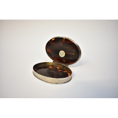 8017 - An early 18th Century tortoiseshell and silver snuff box with stand away hinge. The top with pique i... 