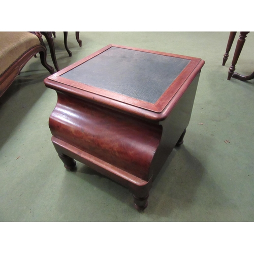 4083 - A Victorian mahogany commode, pull-out bed step, original chamber pot