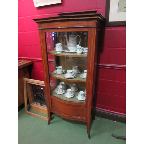 4105 - An Edwardian satinwood glazed serpentine fronted display cabinet, Greek key and banded inlay, with k... 