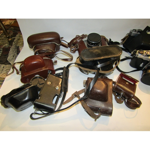 4226 - A Collection of 35mm Film Cameras Including a Pentax Spotmatic (9)