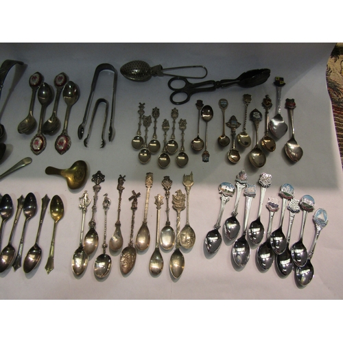 4247 - A quantity of silver teaspoons and a silver table spoon