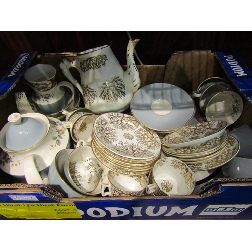 4327 - Victorian tea wares comprising of plates, saucers, cups, tea pot a/f, etc. Includes some having a gi... 