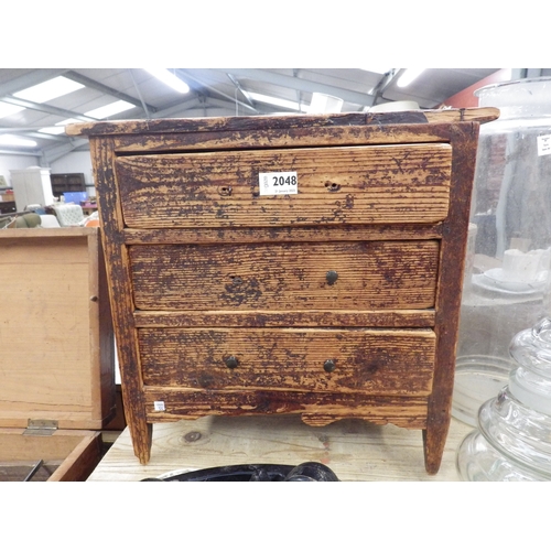 2060 - A small Georgian pine chest of three drawers 42cm tall