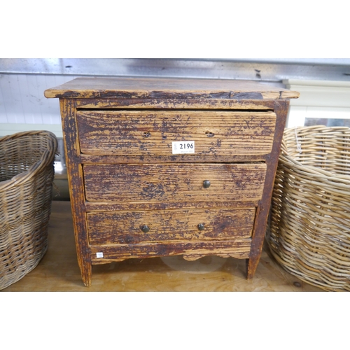 2060 - A small Georgian pine chest of three drawers 42cm tall