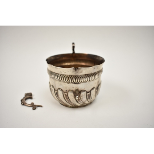 8060 - A Victorian silver porringer with detached handle London 1895, 8.5cm tall x 9cm diameter, 116g