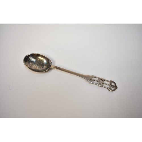 8146 - A cased set of Amy Sandheim arts and crafts teaspoons with pierced handles, London 1925, 53g