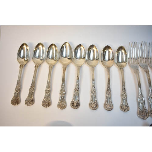 8118 - Queens pattern flatware comprising six teaspoons, eight spoons, two serving spoons, eight small fork... 