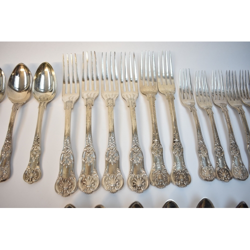 8118 - Queens pattern flatware comprising six teaspoons, eight spoons, two serving spoons, eight small fork... 