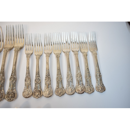 8118 - Queens pattern flatware comprising six teaspoons, eight spoons, two serving spoons, eight small fork... 