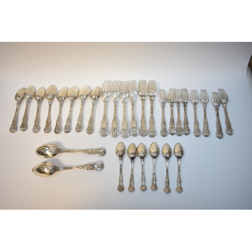 8118 - Queens pattern flatware comprising six teaspoons, eight spoons, two serving spoons, eight small fork... 