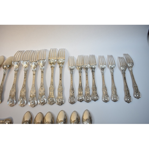 8118 - Queens pattern flatware comprising six teaspoons, eight spoons, two serving spoons, eight small fork... 