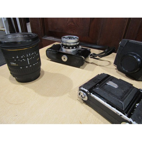 1404 - A mixed collection of 35mm & folding cameras, camera bags and accessories including a Sigma 17-35mm ... 