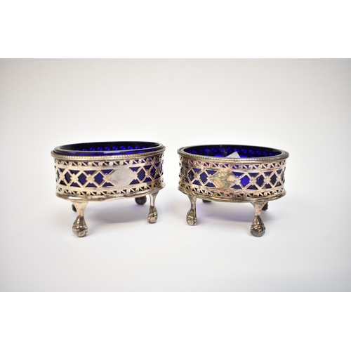 8078 - A pair of George III silver salts with beaded border and pierced sides, blue glass liners, raised on... 