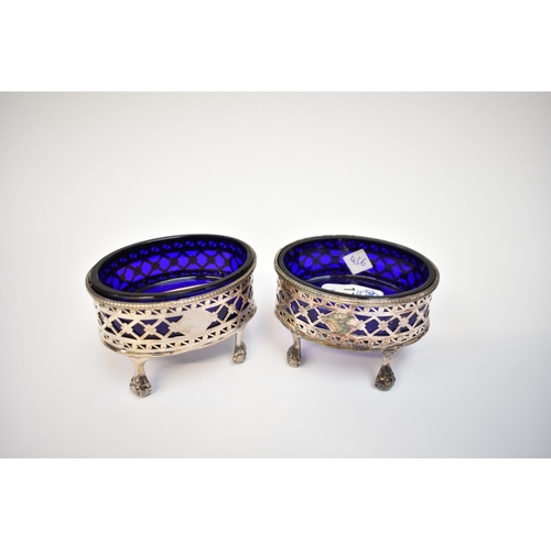 8078 - A pair of George III silver salts with beaded border and pierced sides, blue glass liners, raised on... 