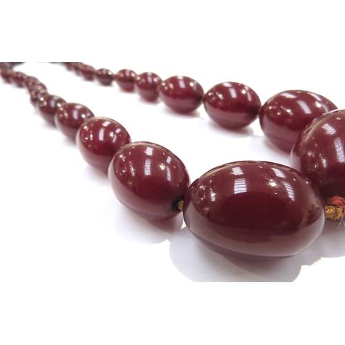 6371 - A cherry amber/Bakelite graduated bead necklace, 60g