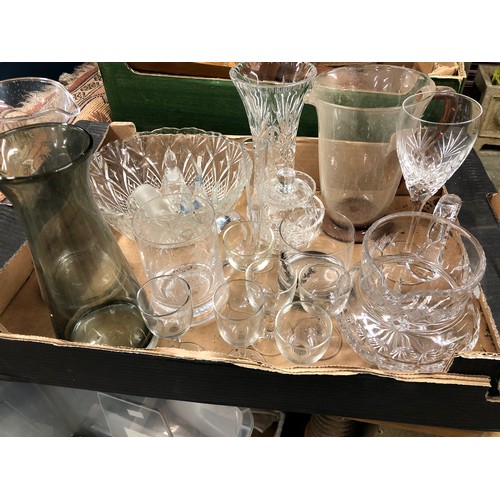 1121 - A box of mixed glassware including jugs, vase and drinking glasses