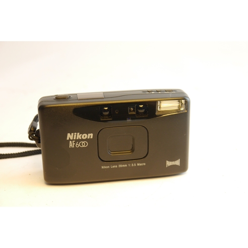 6077 - A Nikon AF600 Camera Panorama 28mm F3.5 Compact 35mm Film Camera