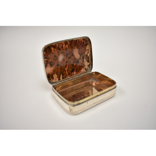 8042 - A George III Scottish snuff box of rounded rectangular form with reeded sides, the cover set with a ... 