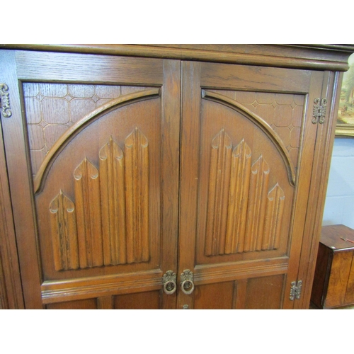 1078 - An early 20th Century Old Charm style oak wardrobe, linen fold detail to doors, with key, 175cm tall... 