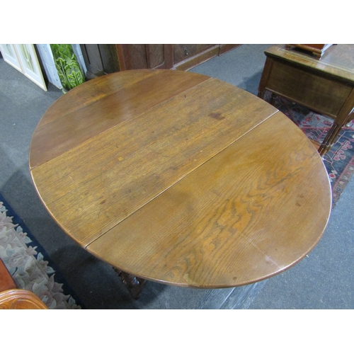 1086 - An 18th Century and later oak gateleg table the rising leaf oval top on cotton reel turned legs and ... 