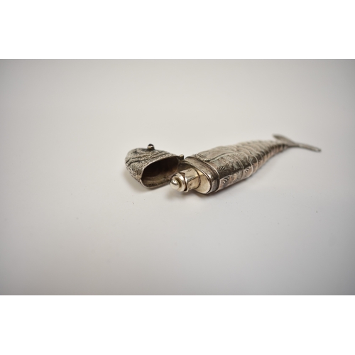 8025 - A white metal articulated fish, scent bottle the twelve sectioned body with nice detail. The hinged ... 