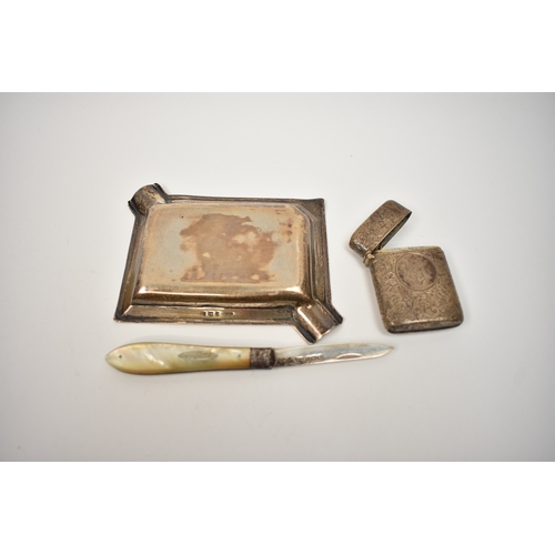 8137 - A silver vesta case, silver ashtray and silver bladed knife, 105g excluding the knife (3)