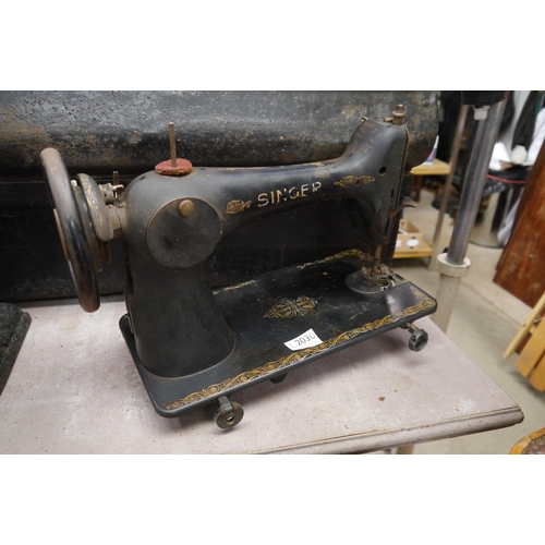 2073 - A Singer sewing machine Y2654189