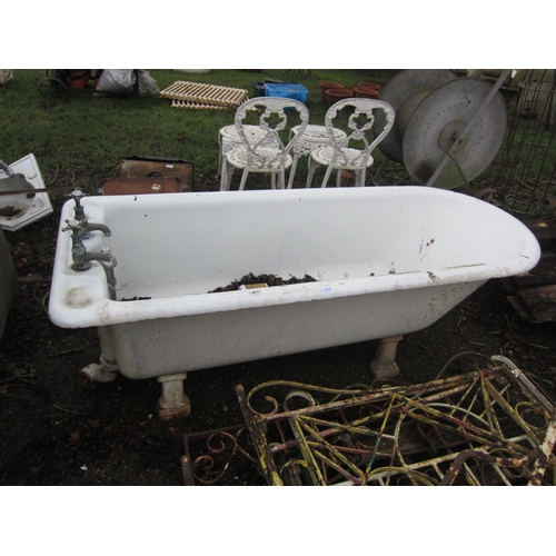 7024 - An English Shanks roll top bath, 6ft 4