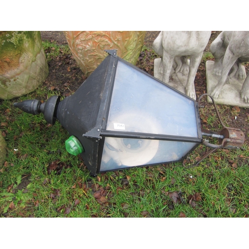 7042 - A Victorian style lantern top