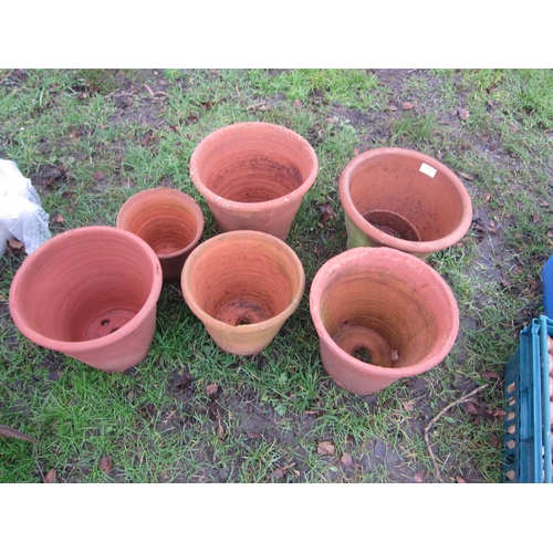 7093 - Six mixed sized terracotta pots