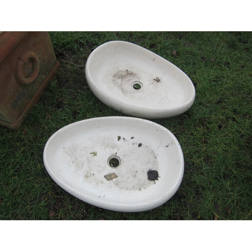 7113 - Two glazed shaped shallow basins