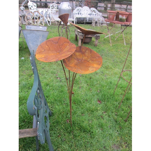 7125 - A set of steel garden lily pads