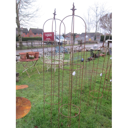 7126 - A pair of steel wavy arrow top obelisks