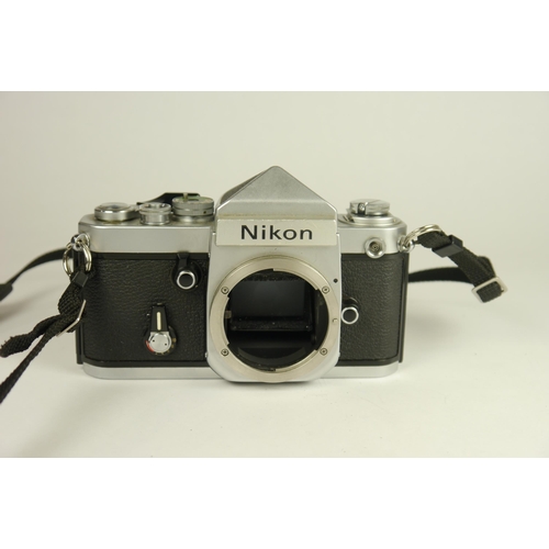 6025 - A Pair Nikon F2 SLR 35mm Film camera (Body's Only)
Serial numbers;
7200312
7341153

**Untested**