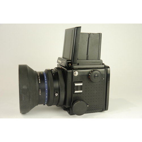 6063 - A Cased Mamiya RZ67 Pro Camera Body comes with:
Mamiya-Sekor Z 110mm F2.8 W lens
Mamiya-Sekor Z 90mm... 