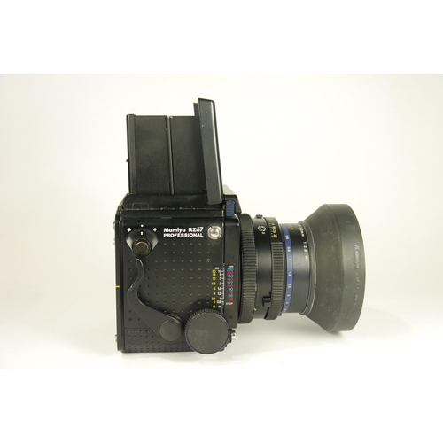 6063 - A Cased Mamiya RZ67 Pro Camera Body comes with:
Mamiya-Sekor Z 110mm F2.8 W lens
Mamiya-Sekor Z 90mm... 