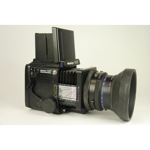 6063 - A Cased Mamiya RZ67 Pro Camera Body comes with:
Mamiya-Sekor Z 110mm F2.8 W lens
Mamiya-Sekor Z 90mm... 