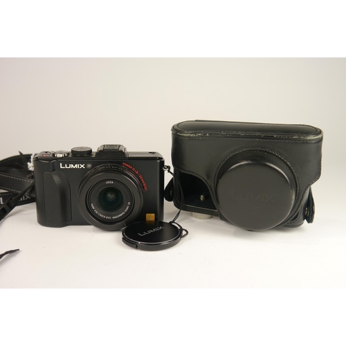 6099 - A cased Panasonic Lumix DMC-LX5 10MP Compact Digital Camera w/ Panasonic DE-A82 battery charger
**Un... 