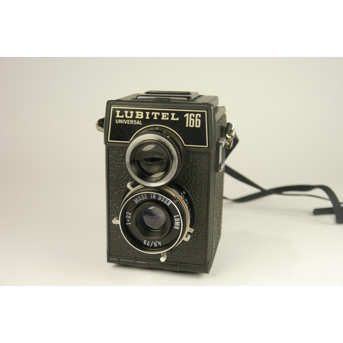 6076 - A Lubitel 166 Universal Lomo 120 Film Medium Format, comes in original box w/ manual 
**Untested**