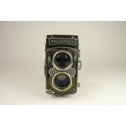 6005 - A cased Rolleiflex Serial number 1204334 thought to be either model 2.8A K7A or 2.8B K7B