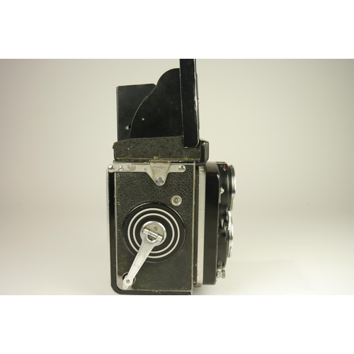 6005 - A cased Rolleiflex Serial number 1204334 thought to be either model 2.8A K7A or 2.8B K7B