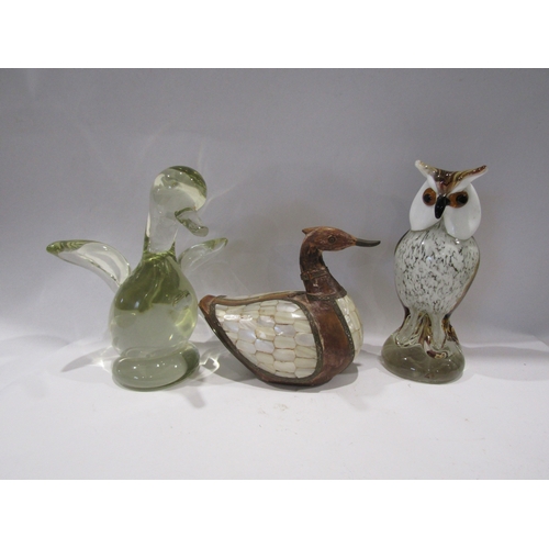 1415 - An art glass owl and two ducks, one glass, the other wood, brass and mother-of-pearl (3)