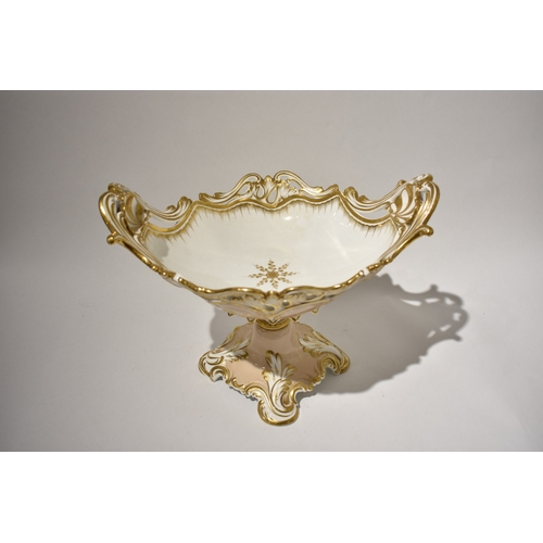 4042 - A late 18th Century porcelain centre bowl with gilt claw shell and acanthus detail, possibly Coalpor... 