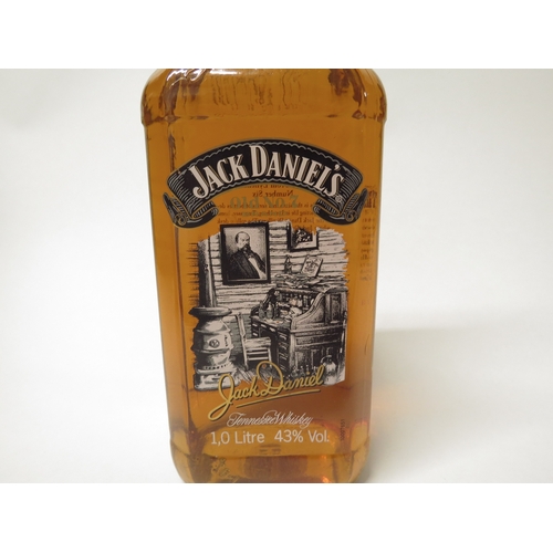 7070 - Jack Daniel's Scenes from Lynchburg Number 6 The Rolltop Desk, 1Ltr