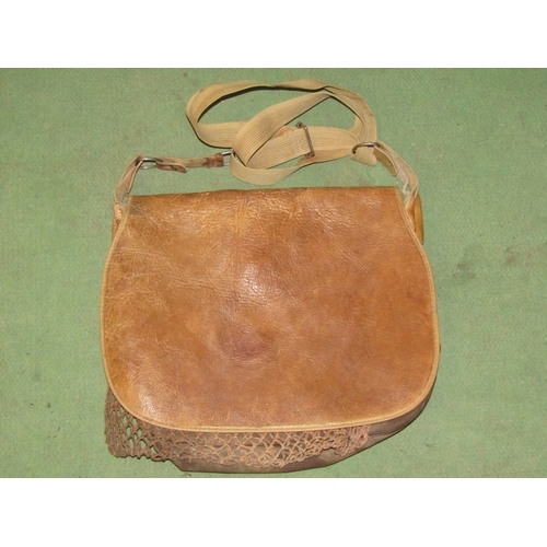 4285 - A vintage French game/poacher's bag in leather and canvas, two pockets and game net