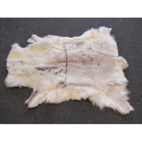 1128 - A reindeer skin rug, 120cm long